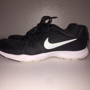 Black Nike Shoes - Flex Bijoux